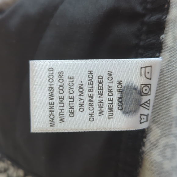 NWT Land'N Sea Floral Shorts 10 Black White Pockets Pattern - Picture 13 of 13